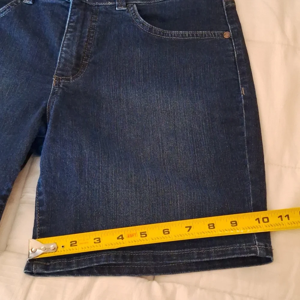 riders by lee mid rise medium wash modest knee length shorts sz 10 - Picture 5 of 5